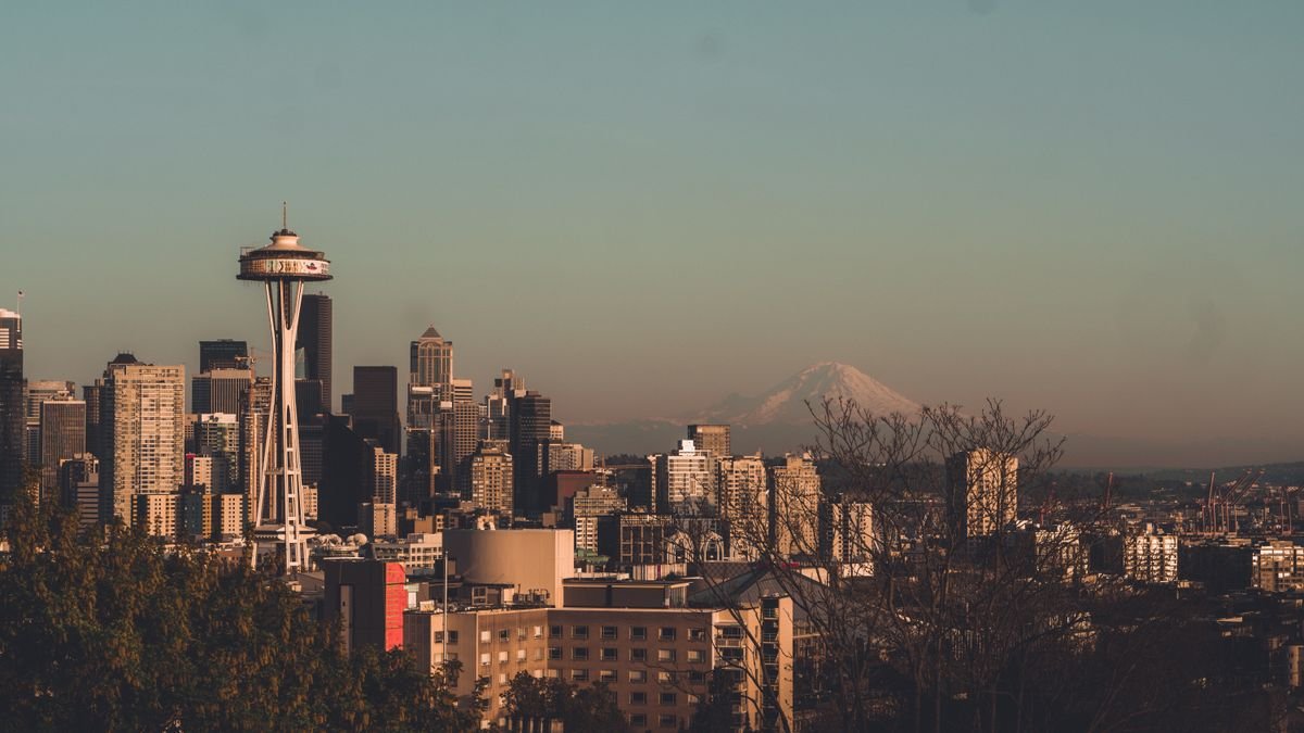 Seattle skyline with the Space Needle and Mount Rainier in the background