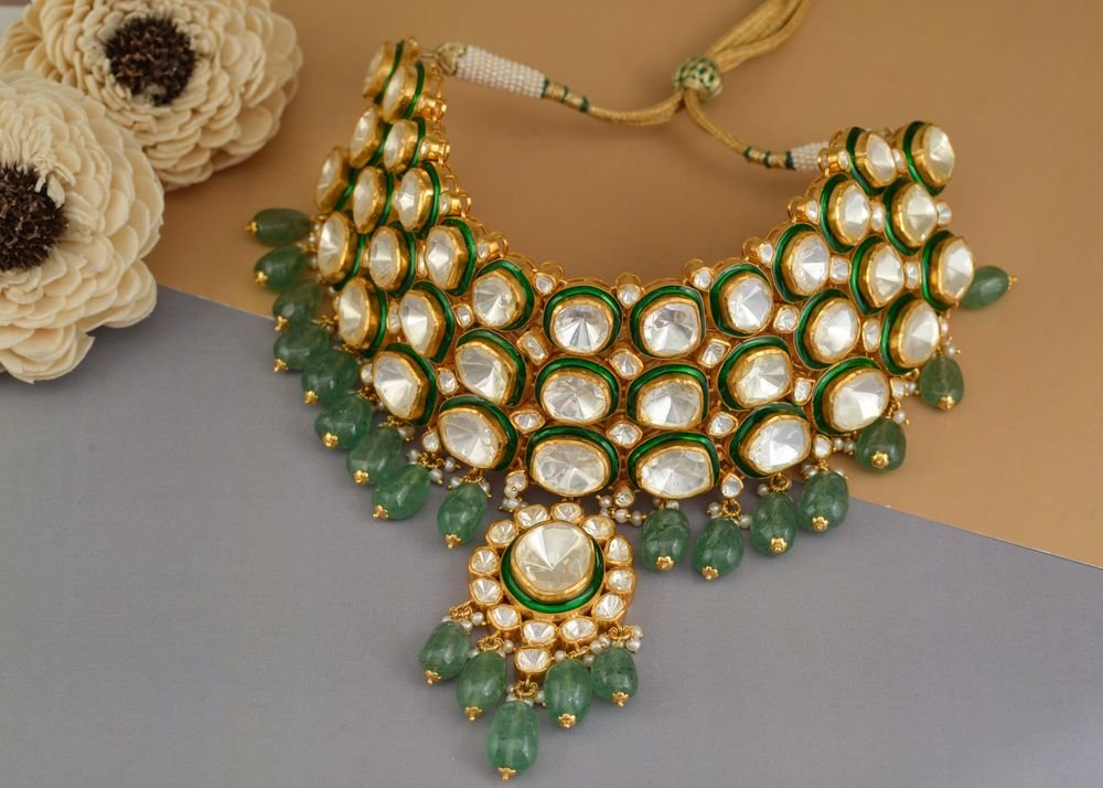 Uncut-polki gold choker with green enamel and emerald bead drops